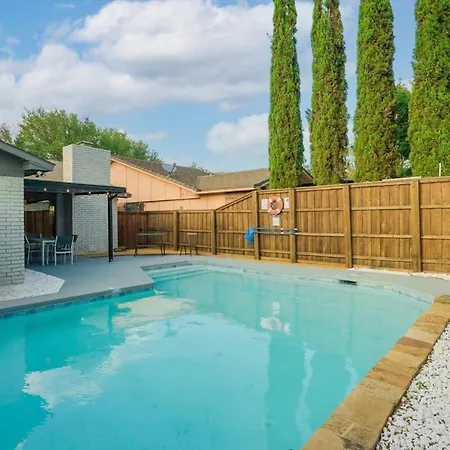 Spacious Bright And Modern Home With Pool